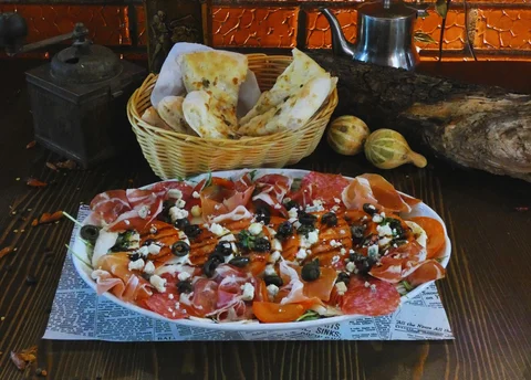 Aperitivul casei