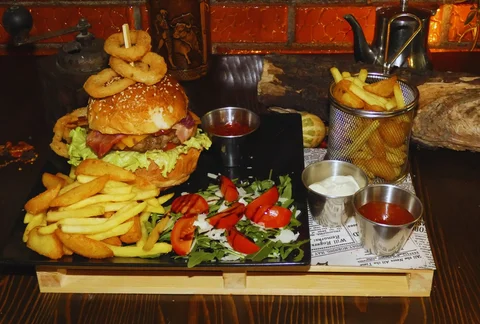 Hamburger "Mănânci aici și mori acasă" Pui